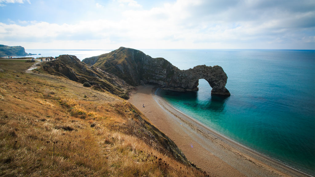 Please enter here: Durdle Door invites the ocean to England's southern coast