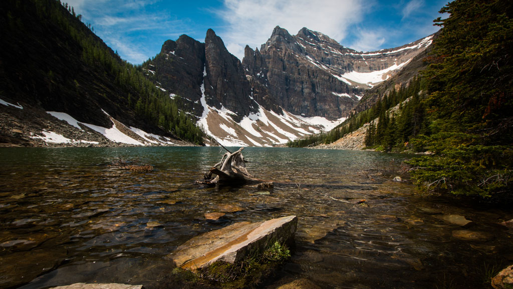 The dramatic scenery at Lake Agnes. 